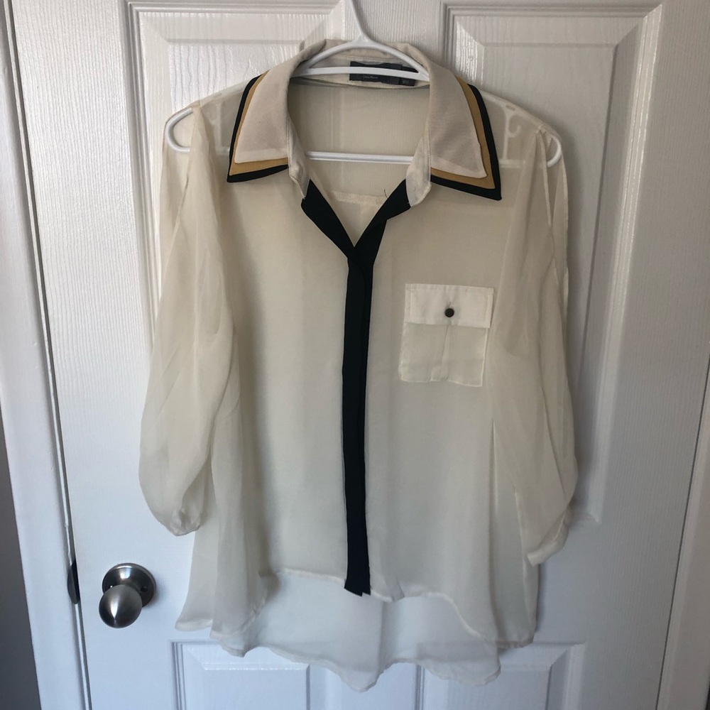 2/15$🌟 Costa Blanca Sheer Button-Down Blouse with Open-Arm Sleeves
